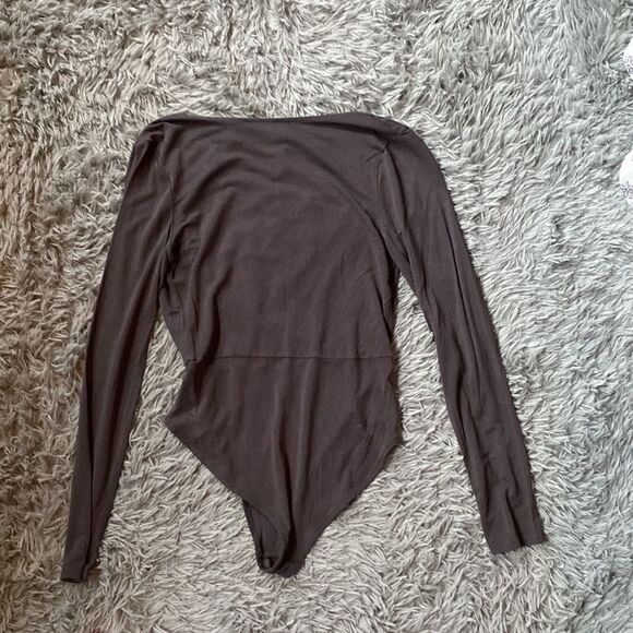 Forever 21 V Neck Bodysuit - Picture 3 of 4
